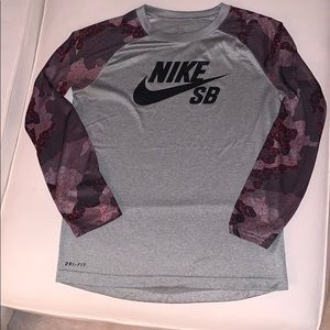 Nike SB gray red black boys T